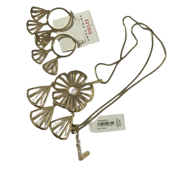 - NWT Goldtone Trina Turk Cutout Flower Necklace Earrings set - Picture 1 of 6